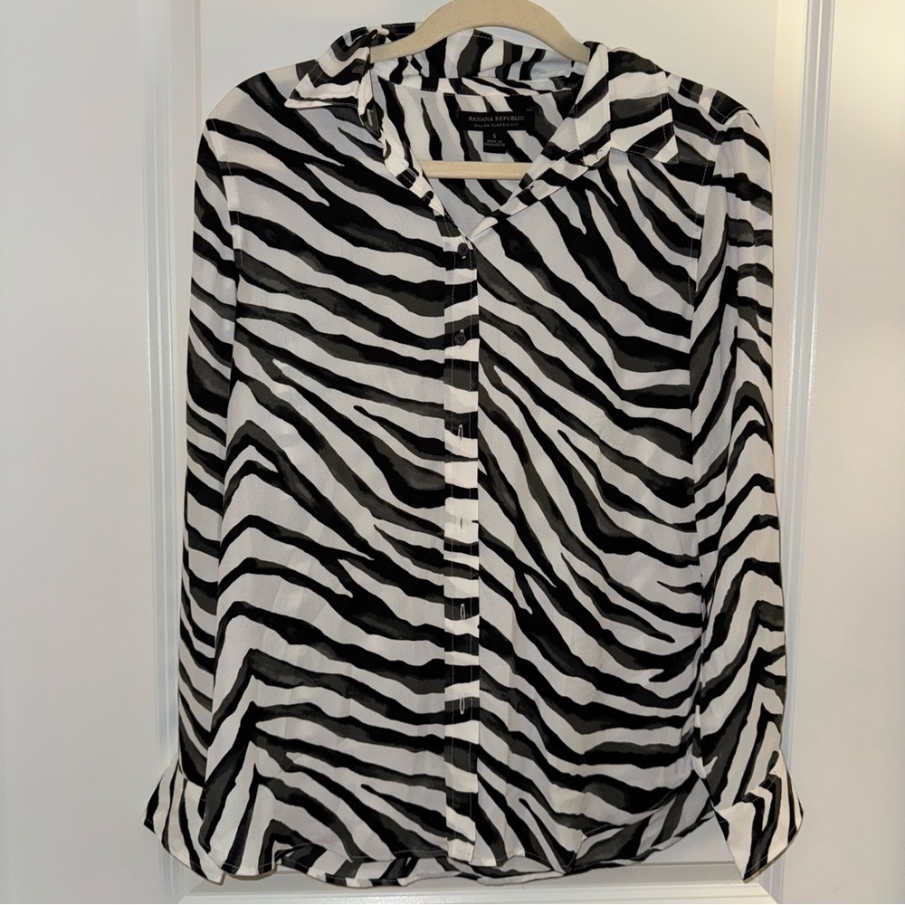 Banana Republic Black and White Long Sleeve Button Down Shirt